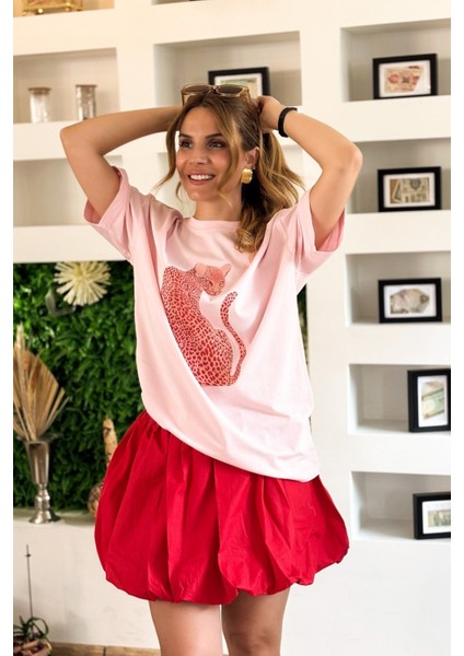 Kadın Pembe Oversize Tişört – Leopar Baskılı Rahat Kalıp Yazlık Model