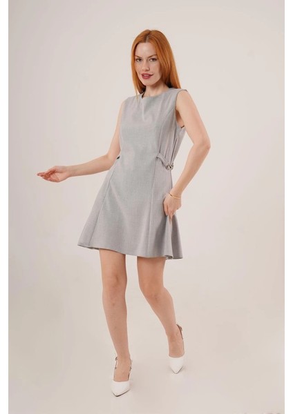 Yanları Zincir Detaylı Sıfır Kol Gri Mini Elbise fiyatları