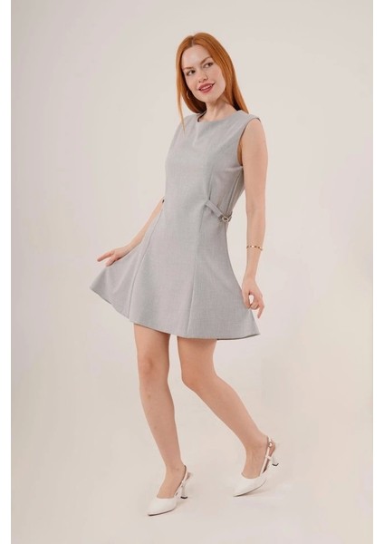 Yanları Zincir Detaylı Sıfır Kol Gri Mini Elbise fırsatları