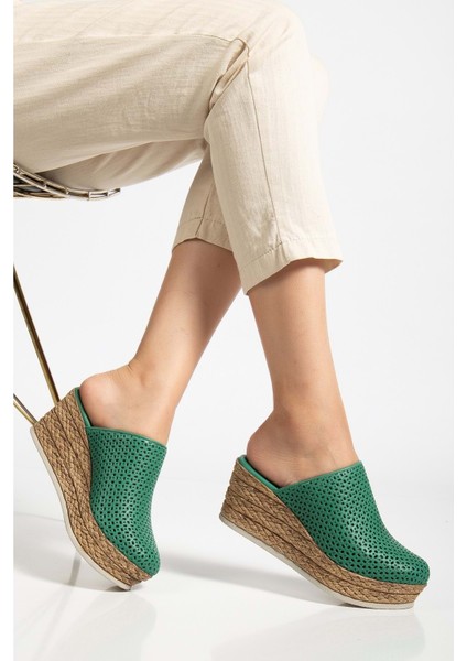 Kadın Hakiki Deri Burnu Kapalı Dolgu Topuk Terlik - Pine