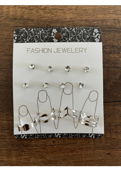 Kadın Küpe ve Yüzük Seti 1 Kart (1 Kartta 4 Çift Küpe ve 4 Adet Yüzük Bulunur)