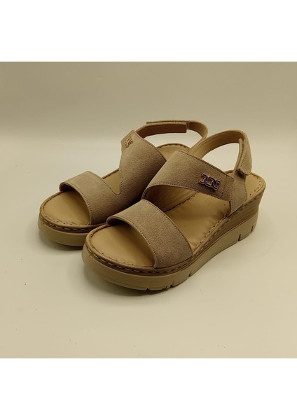 Exclusive Stabil Bej Süet Platform Kadın Sandalet | Zarafet ve Konfor fırsatları