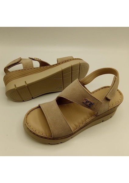 Exclusive Stabil Bej Süet Platform Kadın Sandalet | Zarafet ve Konfor indirimleri