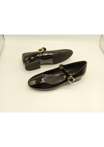 Marry Siyah Parlak Deri Küt Burun Kısa Topuklu Kadın Ayakkabı fırsatları