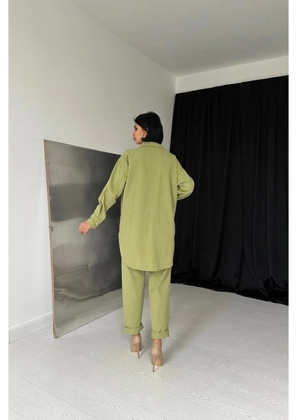 Yeşil Gömlek ve Çıtçıtlı Pantolon Takım fırsatları