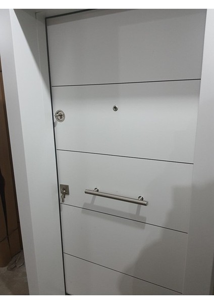 Kompozit Çelik Kapı, Beyaz Renk Düz Model Tırnaklı Sistem Çelik Kapı Sol Açılım fiyatları