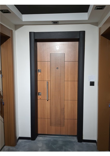 Tırnaklı Kale Kilitli Ahşap Desenli Çelik Kapılar modelleri