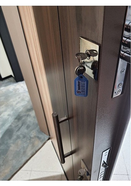 Çelik Kapı, Tırnaklı Daire Kapı Düz Model Statik Kasalı Tanganika Daire Kapısı Sağ Açılım