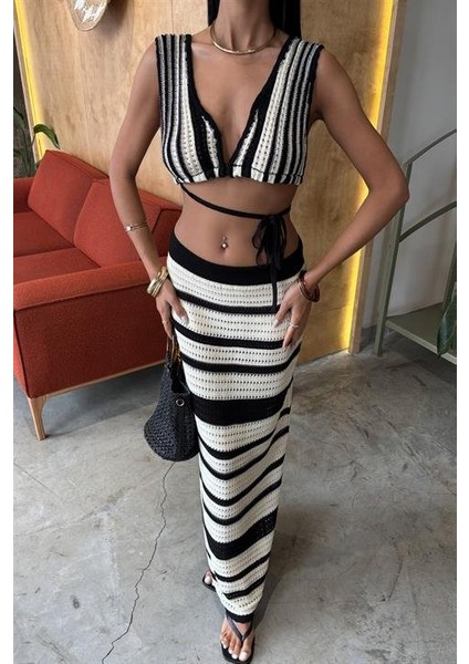 Çizgili Bikini Üst ve Etek Triko Takım 10110