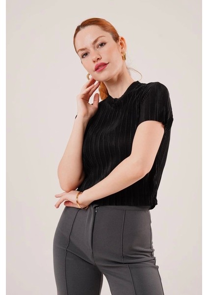 Fitilli Kısa Kollu Parlak Siyah Bluz fırsatları