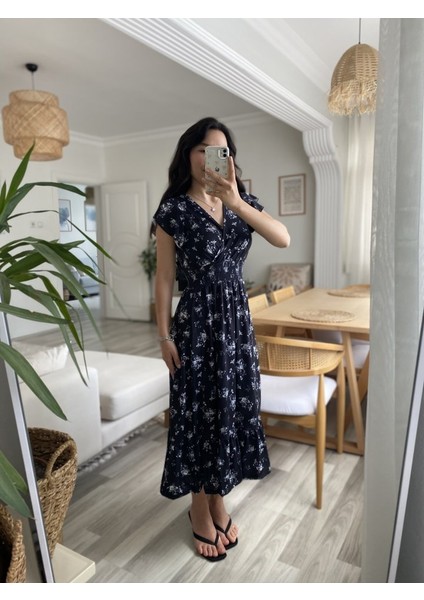 Kadın Kısa Kollu Kruvaze Yakalı Beli Lastikli Çiçek Desenli Elbise modelleri