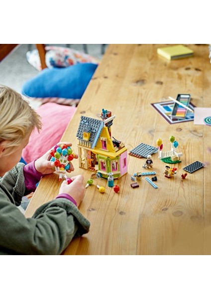 Disney 43217 Pixar ‘yukarı Bak’ Evi (598 Parça) indirimleri