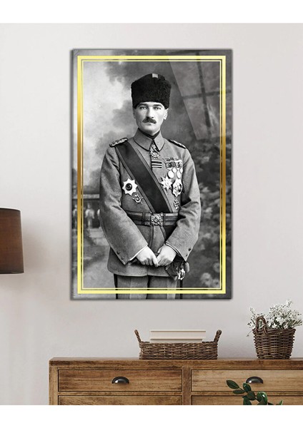 Gold Şerit Siyah Beyaz Üniformalı Atatürk Portesi Cam Tablo, Uv Baskılı ve Temperli, Hediyelik 90X60 cm
