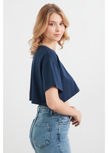 Kabartma Yazı Baskılı Crop Tişört fiyatları