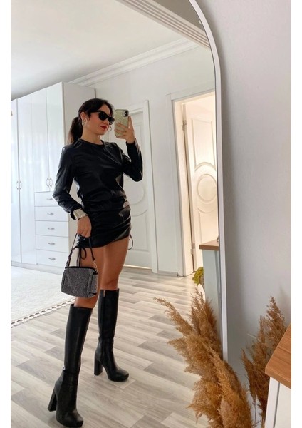 Kadın Uzun Kollu Bisiklet Yaka Yandan Büzgülü Kısa Deri Elbise fırsatları