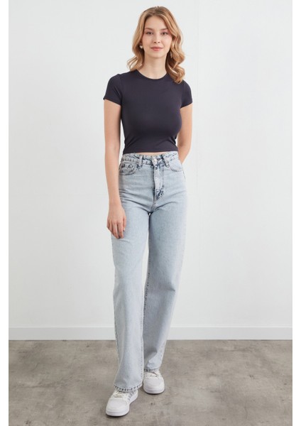 Basic Bisiklet Yaka Crop Tişört fırsatları