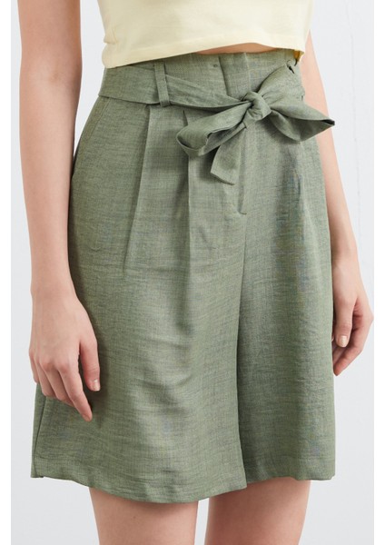 Beli Kuşaklı Cepli Şort fırsatları