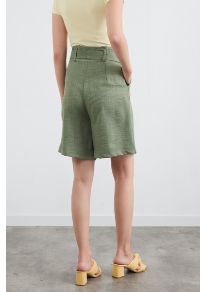 Beli Kuşaklı Cepli Şort