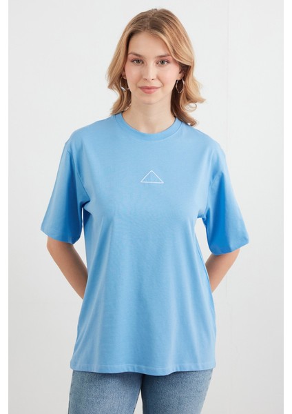 Üçgen Nakışlı Bisiklet Yaka Oversize Tişört