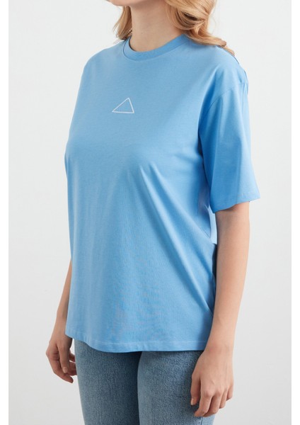 Üçgen Nakışlı Bisiklet Yaka Oversize Tişört