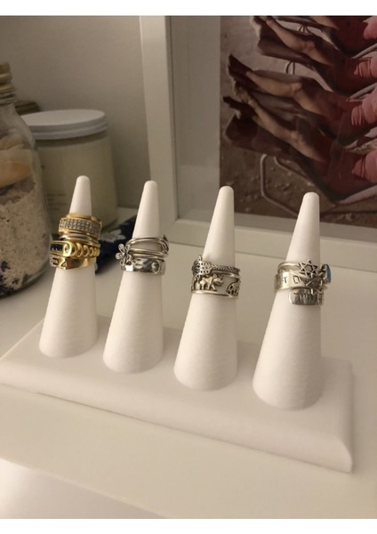 Beyaz Yüzük Tutucu Takı Sergileme Standı, Şık ve Fonksiyonel Tasarım