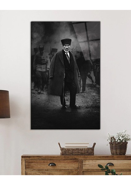 Siyah Beyaz Pardesülü Atatürk Cam Tablo, Uv Baskılı ve Temperli, Hediyelik 90X60 cm