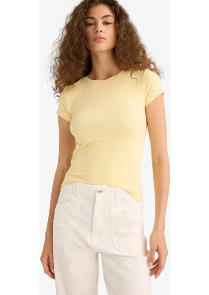 Slim Fit Dar Kesim Bisiklet Yaka Basic Düz Kısa Kollu Tişört F7768AX25AU modelleri