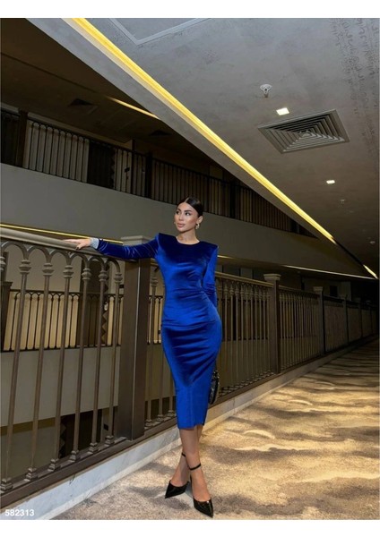 Kadın Bisiklet Yaka Vatkalı Manşet Detay Kadife Kumaş Midi Boy Elbise modelleri