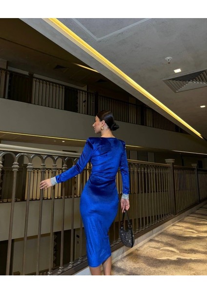 Kadın Bisiklet Yaka Vatkalı Manşet Detay Kadife Kumaş Midi Boy Elbise fırsatları