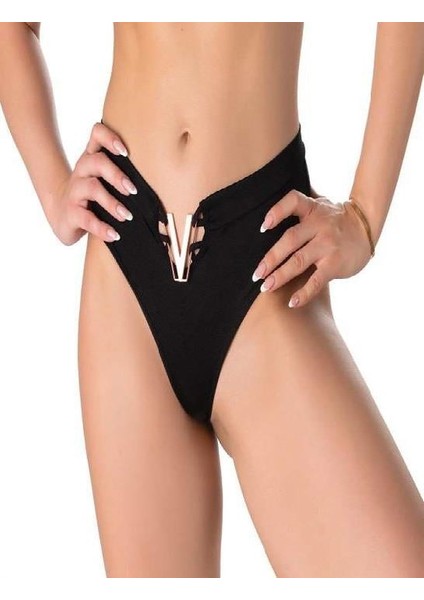 V Metal Aksesuarlı Siyah String Tanga