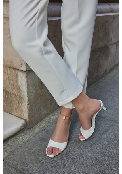 Beyaz Cilt Tek Bant Topuklu Kadın Terlik fırsatları