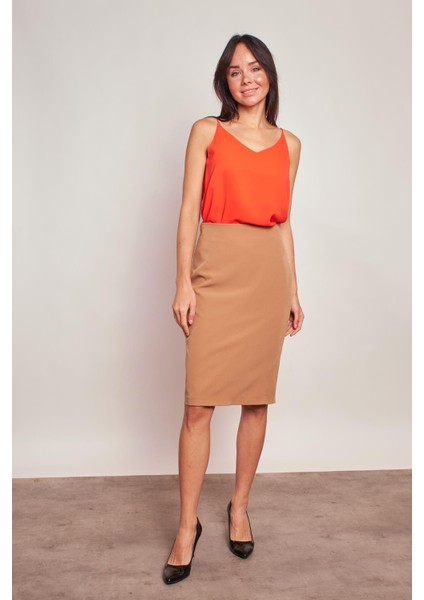 Astarlı Yüksek Bel Diz Altı Hafif Likralı Yırtmaçlı Kumaş Ofis Kalem Etek-Camel