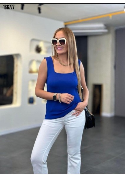 Kare Yaka Kalın Askılı Triko Bluz