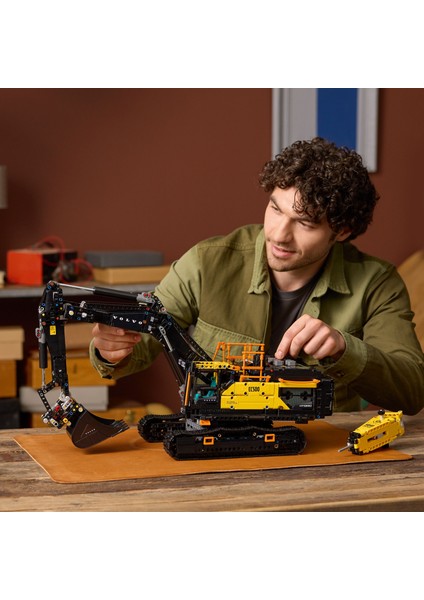 ® Technic Volvo EC500 Hybrid Ekskavatör 42215 – Yetişkinler Için Motorlu ve Fonksiyonel Inşaat Aracı Model Yapım Seti (2359P)