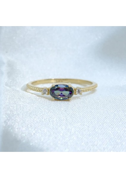 Gümüş Yüzük - Mistik Topaz Oval Kesim Yan Zirkon Taşlı Modern 925 Ayar Gümüş Kadın Tektaş Yüzük