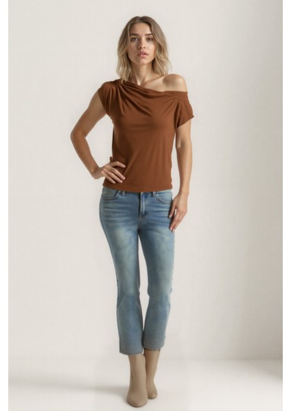 Tek Omuzu Büzgü Detaylı Bluz