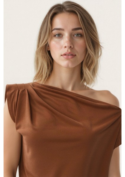 Tek Omuzu Büzgü Detaylı Bluz fiyatları