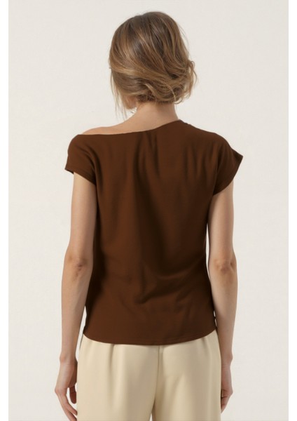 Tek Omuzu Büzgü Detaylı Bluz fırsatları