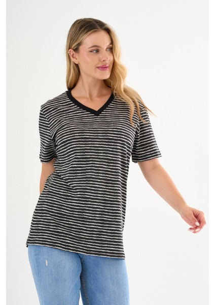 Alexandergardı V Yaka Çizgili T-Shirt