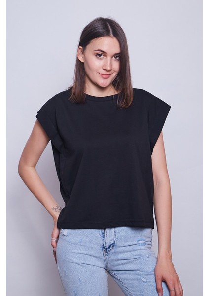 Kadın Geniş Sıfır Yaka Kısa Kol Pamuk Kumaş Oversize Tshirt-Siyah