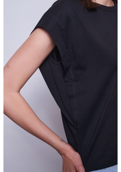 Kadın Geniş Sıfır Yaka Kısa Kol Pamuk Kumaş Oversize Tshirt-Siyah fiyatları