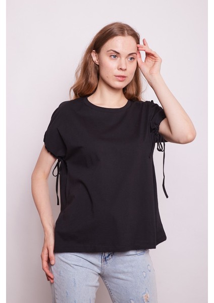 Lycrasız Pamuk Geniş Sıfır Yaka Düşük Omuzlu Kolları Bağcıklı T-Shirt -Siyah fırsatları