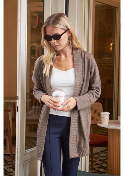 Kadın Düşük Omuzlu Uzun Kol Rahat Kesim Uzun Triko Hırka-Vizon fırsatları