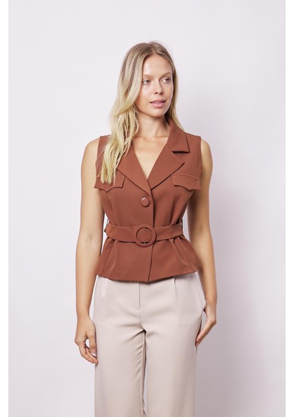 Kadın Yakalı Kemerli(Çıkartılabilinir) Düğmeli Hafif Likralı Şık Kumaş Yelek-Koyu Taba modelleri