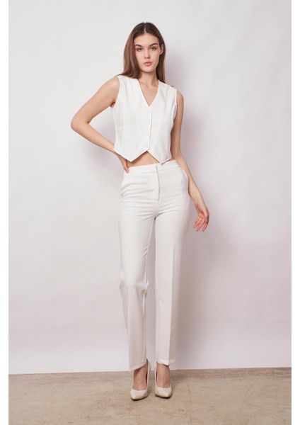 Kadın Likralı Krep Kumaş Arkası D Tokalı Kısa Yelek-Krem