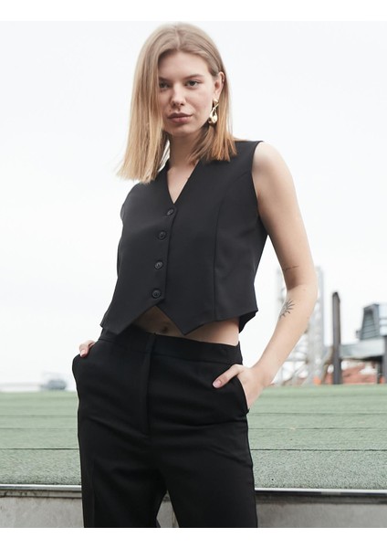 Kadın Önü Düğmeli Hafif Likralı Kumaş Kısa Yelek-Siyah