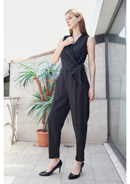 %100 Iyocell Akıcı Şık Kumaş Anvelop Kruvaze Bağcıklı Cepli Önü Pileli Dar Paça Tulum -Siyah