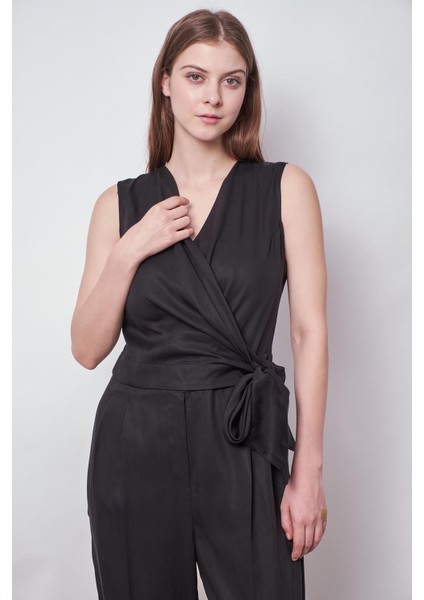 %100 Iyocell Akıcı Şık Kumaş Anvelop Kruvaze Bağcıklı Cepli Önü Pileli Dar Paça Tulum -Siyah