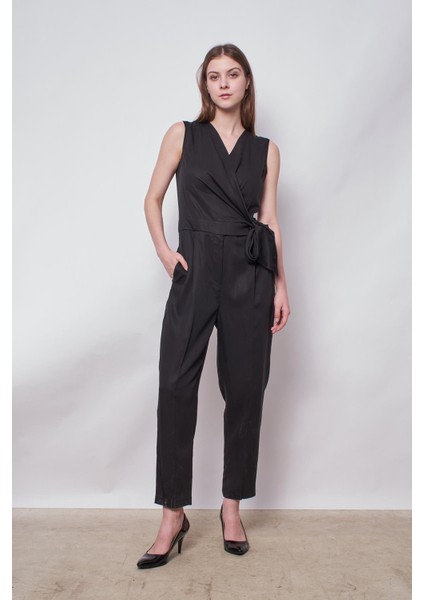 %100 Iyocell Akıcı Şık Kumaş Anvelop Kruvaze Bağcıklı Cepli Önü Pileli Dar Paça Tulum -Siyah