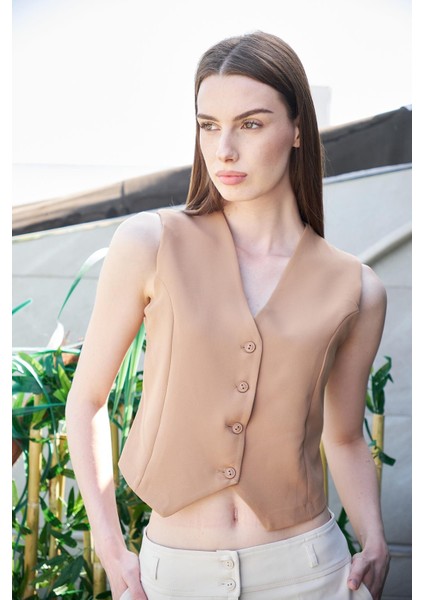 Kadın Önü Düğmeli Hafif Likralı Kumaş Kısa Yelek-Camel modelleri